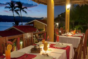 Dinner bei Sonnenuntergang im Sunset Dive Resort, Bohol, Philippinen