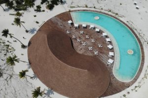 Pool & Bar des Cinnamon Velifushi, Malediven