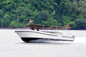 Ein Tauchboot des Solitude Lembeh Resort, Solitude World, Sulawesi, Indonesien