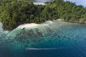 Luftbild des Murex Bangka Resort, Sulawesi, Indonesien