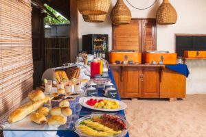 Frühstück im Kuda Laut Boutique Dive Resort, Sulawesi, Bunaken, Indonesien