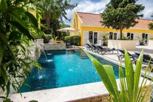 Ein Pool im Bayside Boutique Hotel Curacao, Karibik