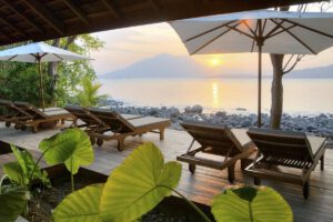 Sonnenliegen, Alami Alor Dive Resort, Alor, Indonesien