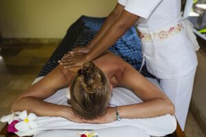 Massage, Alam Batu Beach Bungalow Resort, Bali, Indonesien