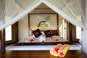 Himmelbett, Alam Batu Beach Bungalow Resort, Bali, Indonesien