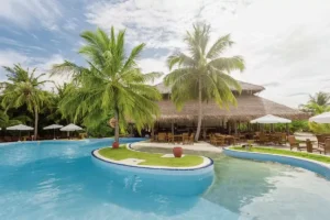 Der Pool des Filitheyo Island Resort, Faafu Atoll, Malediven