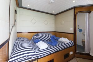 Kabine mit Doppelbett auf der Golden Dolphin 1, Golden Dolphin Safari World, Aegypten