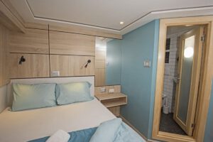 Kabine mit Doppelbett auf der M/Y Serena, Serpentfleet, Aegypten