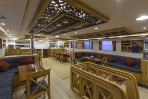 Salon der Golden Dolphin 1, Golden Dolphin Safari World, Aegypten