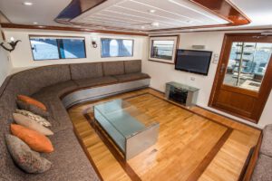 Salon der M/Y Sea Serpent, Serpentfleet, Aegypten