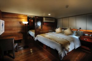 Eine Kabine mit Doppelbett, Solitude One, Solitude World, Mikronesien, Philippinen