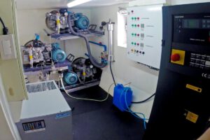 Die Kompressoranlage auf der Solitude One, Solitude World, Mikronesien, Philippinen