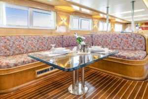 Der Salon der M/Y Seawolf Soul, Seawolf Safari, Aegypten