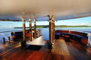 Deck am Heck der Solitude One, Solitude World, Mikronesien, Philippinen