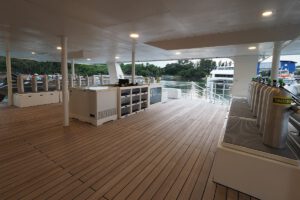 Das Tauchdeck der Solitude Adventurer, Solitude World, Indonesien