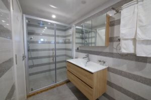 Ein Badezimmer auf der Emperor Explorer, Malediven