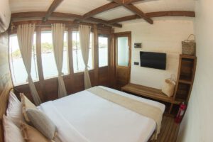 Kabine Oberdeck, Fenides Liveaboard, Indonesien