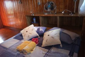 Eine Oberdeck-Kabine auf der KLM Sunshine, Blue Bay Divers, Sulawesi, Halmahera, Indonesien