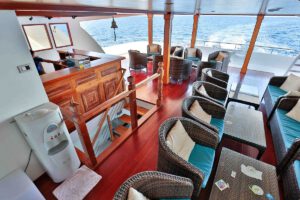 Die Bar der MV Keana, Malediven