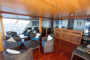 Die Bar der MV Keana, Malediven
