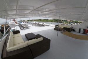 Das Sonnendeck der Atlantis Infinity, Philippinen