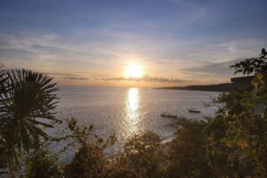 Die Aussicht vom Akasha Beach Club, Sulawesi, Indonesien