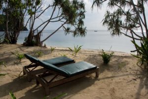 Der Strand des Selayar Dive Resort, Sulawesi, Indonesien