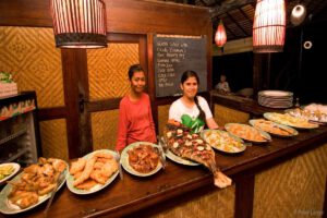 Abendessen im Selayar Dive Resort, Sulawesi, Indonesien