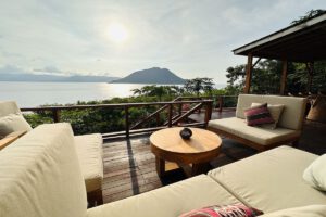 Terrasse im Resort, Alor Tanapi, Indonesien