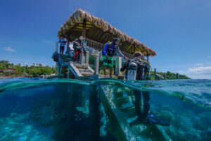 Einstieg Hausriff Bastianos Dive Resort Bangka, Indonesien, Sulawesi