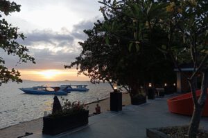 Sonnenuntergang im Bastianos Dive Resort Bangka, Indonesien, Sulawesi