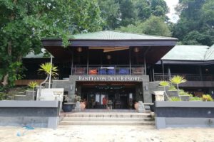 Hauptgebäude des Bastianos Bunaken Dive Resort , Indonesien, Sulawesi