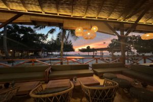 Restaurantbereich des Metita Beach & Dive Resort, Halmahera, Indonesien