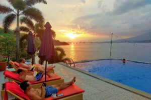 Der Pool des Bastianos Froggies Lembeh Resort, Indonesien, Sulawesi