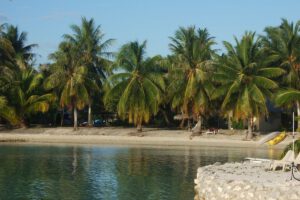 Der Strand der Pension Vekeveke Village, Fakarava, Französisch Polynesien