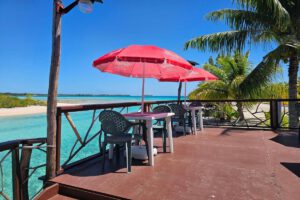 Terrasse des Feta Nana Restaurant der Pension Tikehau Paradise, Tikehau, Französisch Polynesien