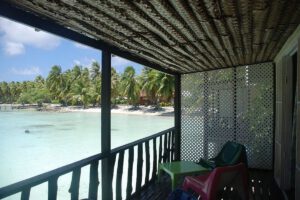 Bungalow lagon in der Pension Vekeveke Village, Fakarava, Französisch Polynesien