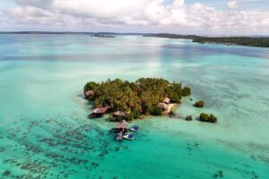 Luftbild des Nabucco Island Resort, Kalimantan, Indonesien