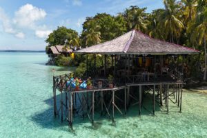 Die Bar im Nabucco Island Resort, Kalimantan, Indonesien