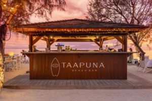 Die Taapuna Beachbar im Te Moana Tahiti Resort, Tahiti, Französisch Polynesien