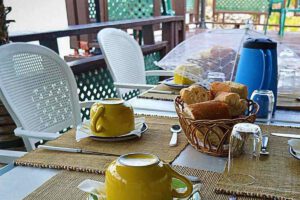 Frühstück im Feta Nana Restaurant der Pension Tikehau Paradise, Tikehau, Französisch Polynesien