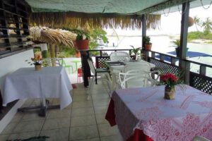 Terrasse des Feta Nana Restaurant der Pension Tikehau Paradise, Tikehau, Französisch Polynesien