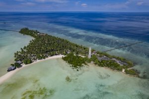 Luftbild mit Leutturm, Virgin Cocoa - Tropical Hideaway Island, Kalimantan, Indonesien