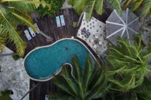 Luftbild vom Pool des Virgin Cocoa - Tropical Hideaway Island, Kalimantan, Indonesien