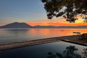 Infinity Pool des Moko Alor Dive Resort, Alor, Indonesien