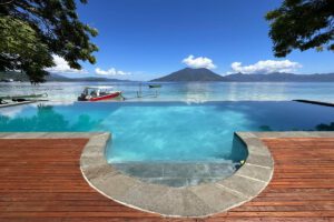 Infinity Pool des Moko Alor Dive Resort, Alor, Indonesien