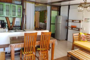 Kitchenette eines Bungalow im Linareva Beach Resort, Moorea, Französisch Polynesien