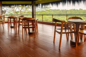 Das Restaurant der Samboja Lodge, Kalimantan, Indonesien