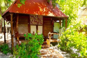 Ein Bungalow im Motu Aito Paradise, Fkarava, Franzoesisch Polynesien