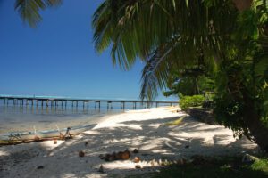 Der Steg und Strand des Linareva Beach Resort, Moorea, Französisch Polynesien